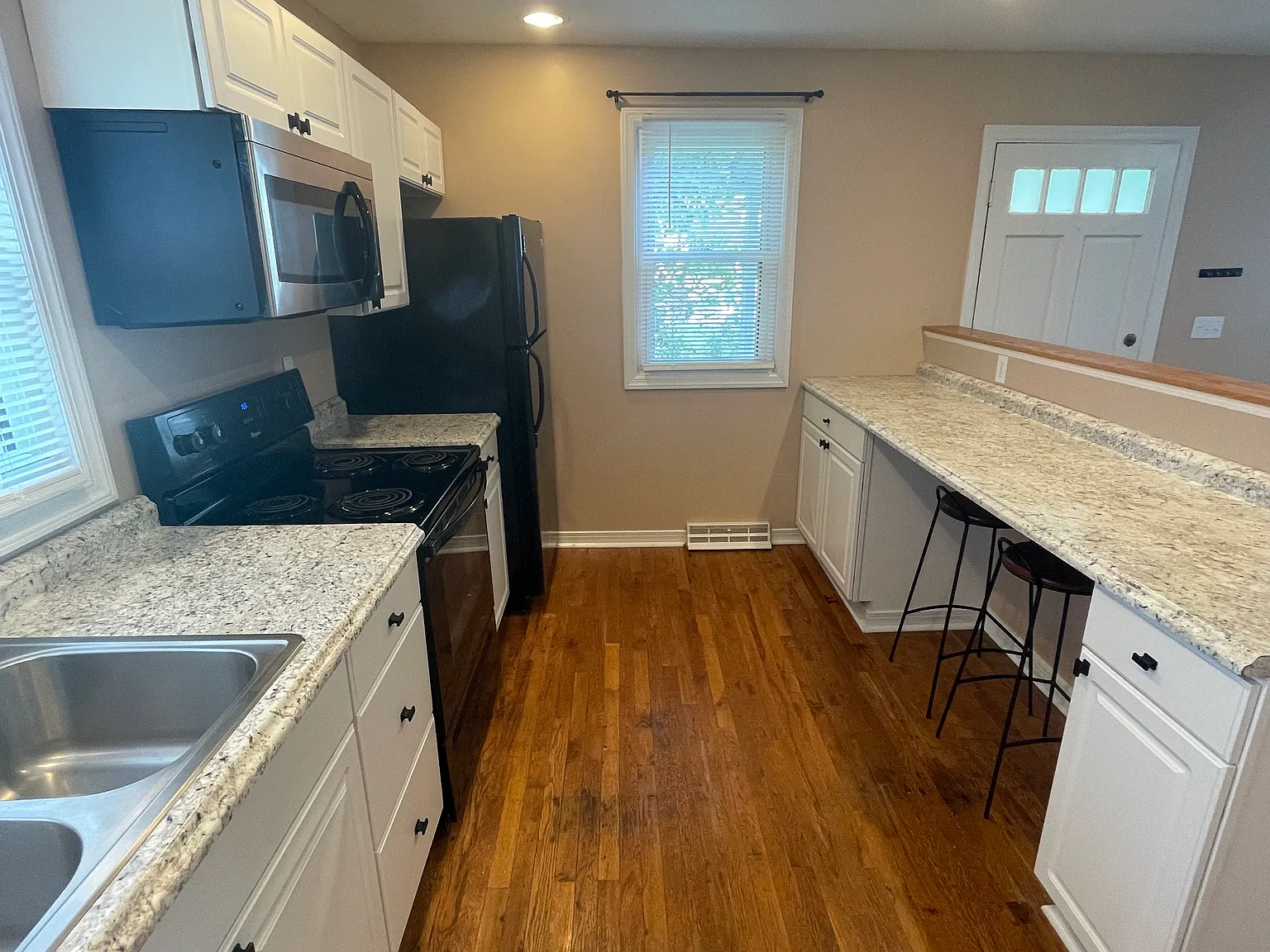 1 bed, 800 sqft, $975 — Photo 2