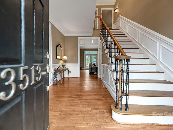 4th image of 3513 Country Club Dr
