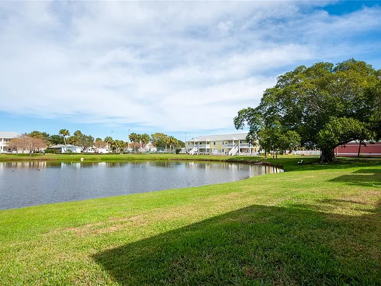 237 Seahorse Dr SE #H — Photo 24