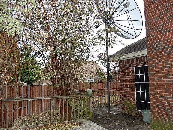 5th image of 619 Fern Dr