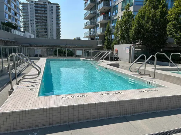 125 E 14th St #1403, North Vancouver, BC V7L 2N7