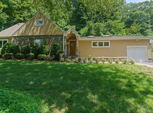 389 Pinebrook Blvd, New Rochelle, NY 10804