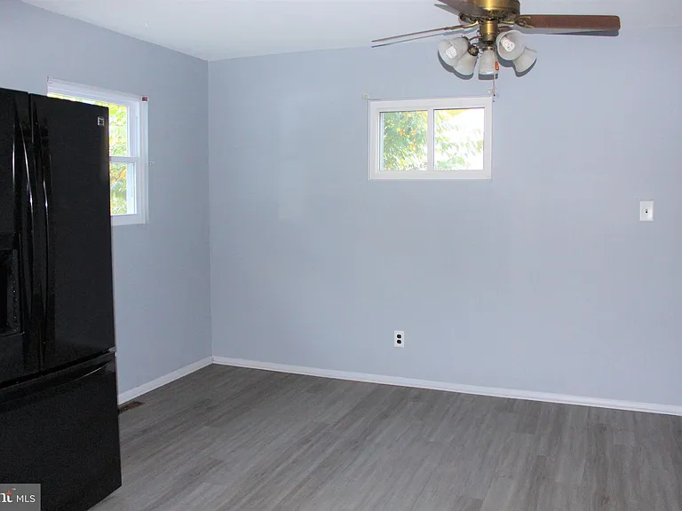 413 Dickinson Rd — Photo 7