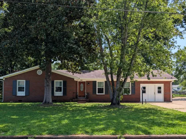 3104 Johnna Cir NW, Huntsville, AL 35810