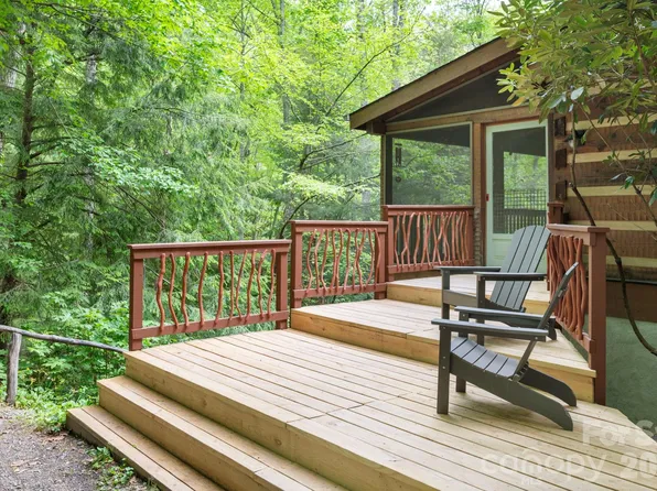 14 Weeping Cherry Forest Rd, Fairview, NC 28730