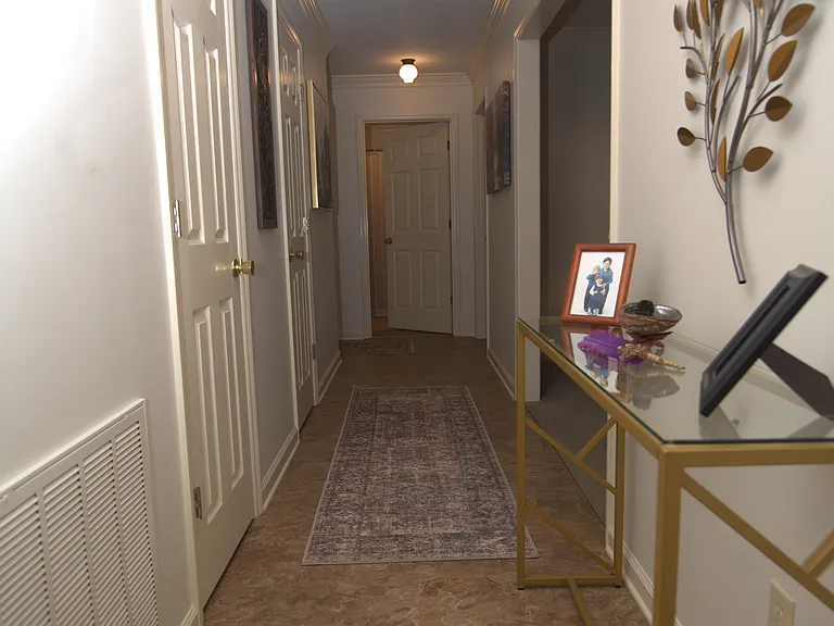 Hallway
4' Wide