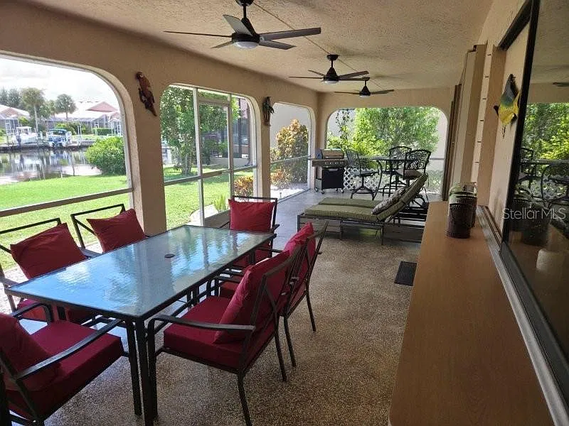 3 bed, 2.0 bath, 1998 sqft, $3,900 — Photo 4