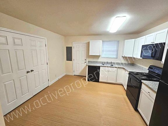 5th image of 3435 Vineville Ave APT B