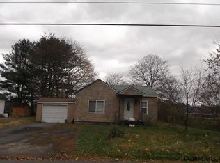 28 Elmwood Ave, Gloversville, NY 12078
