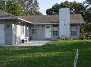 80 McCarthy Dr, Springfield, IL 62702