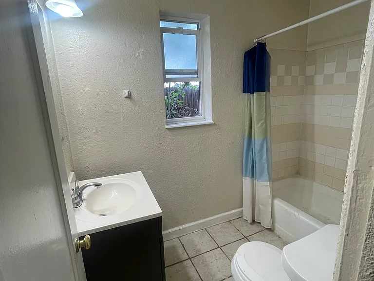 1440 Clinton St — Photo 16