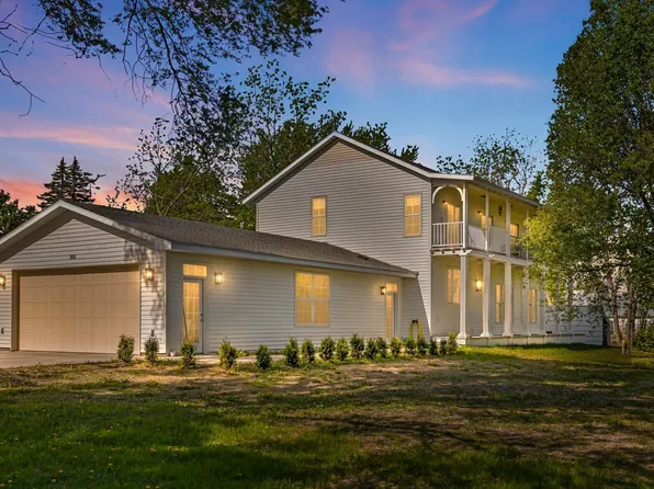 305 1st St NE, Morristown, MN 55052