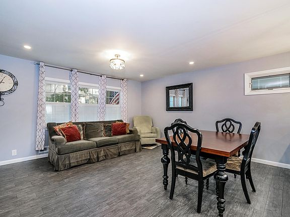 5th image of 410 Pelton Ave