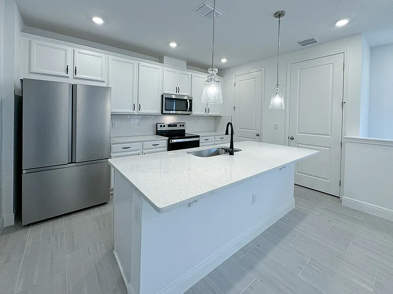 10425 Marconi Ave — Photo 9