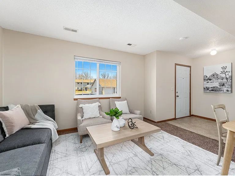 Eastpointe Townhomes — Photo 4