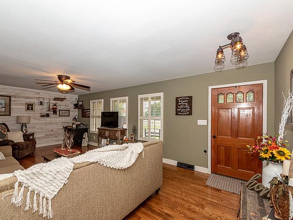 3rd image of 1741 Scenic Dr