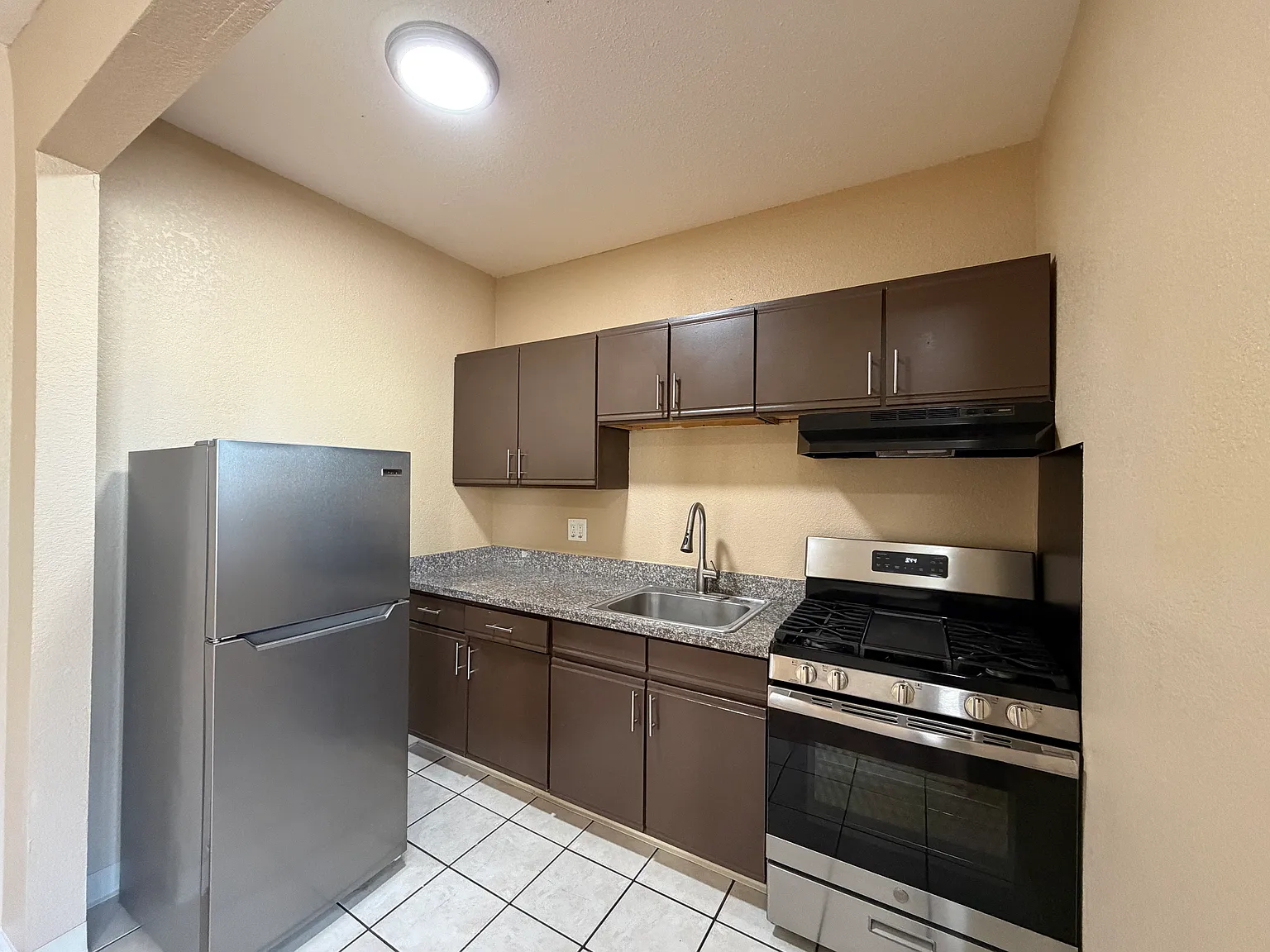 19th Street Apartments — Photo 4
