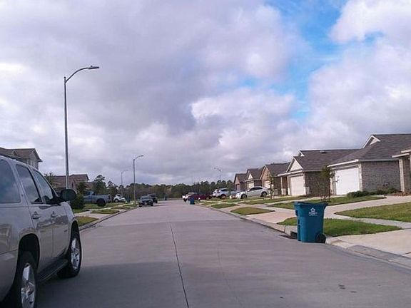 Exterior Neighborhood (street photo)