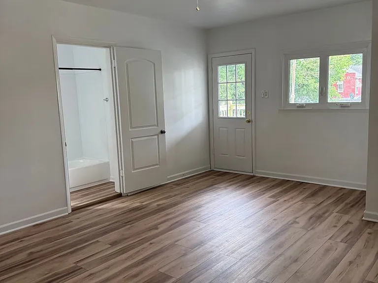 156 E Penn St — Photo 13