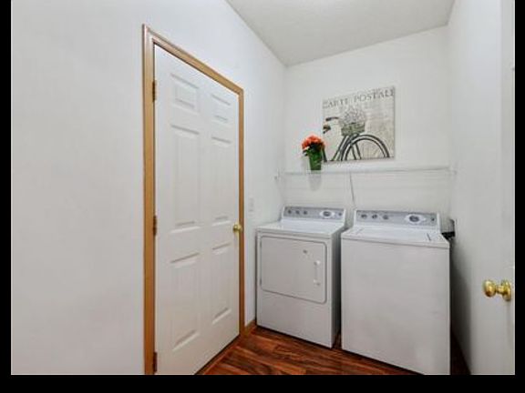 3rd image of 10012 Iris Ln