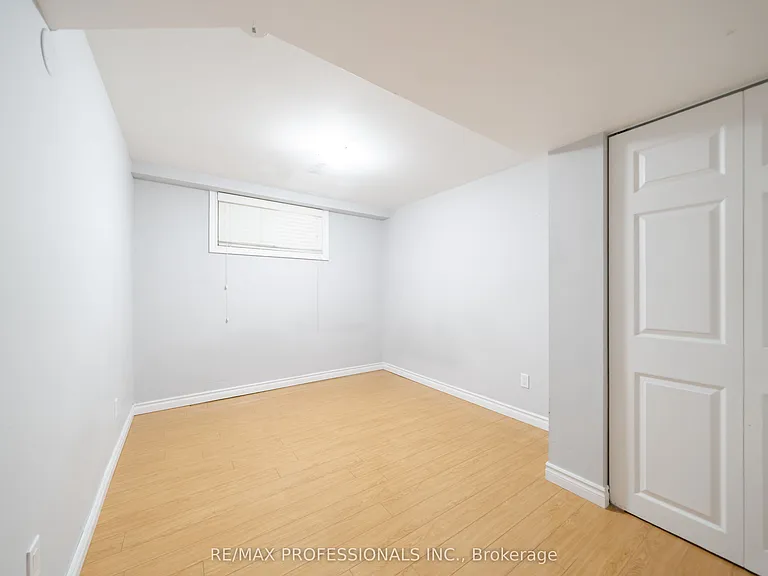 35A Bowie Ave #BASEMENT — Photo 10