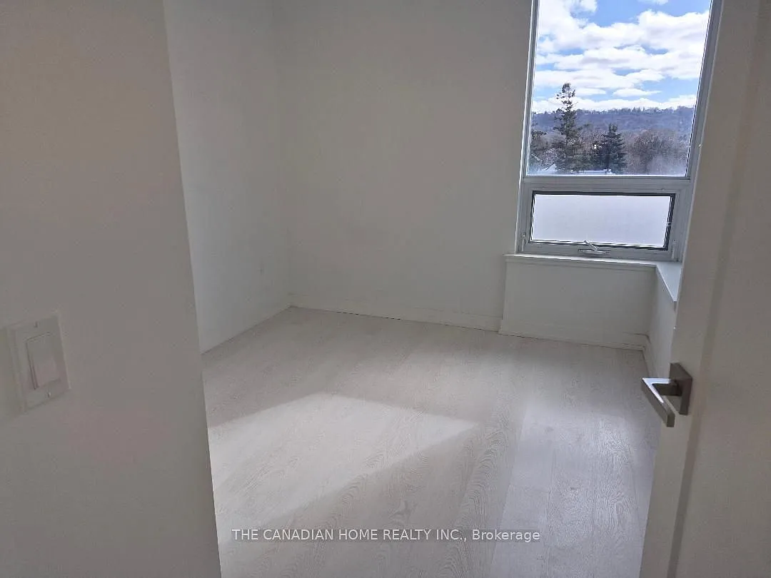 Westgate on Main Condos — Photo 3