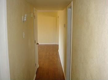 5th image of 916 W 10th St