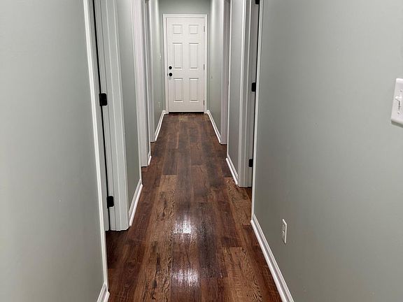 4th image of 2264 Malone Ave
