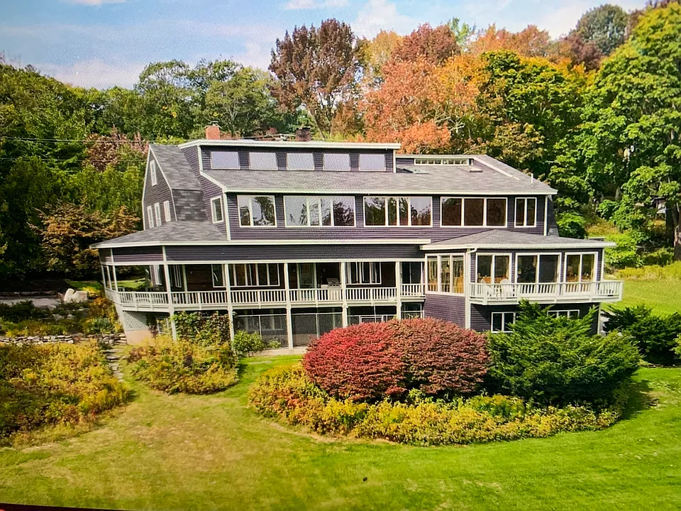 Back of house apartment is bottom level walk out basement