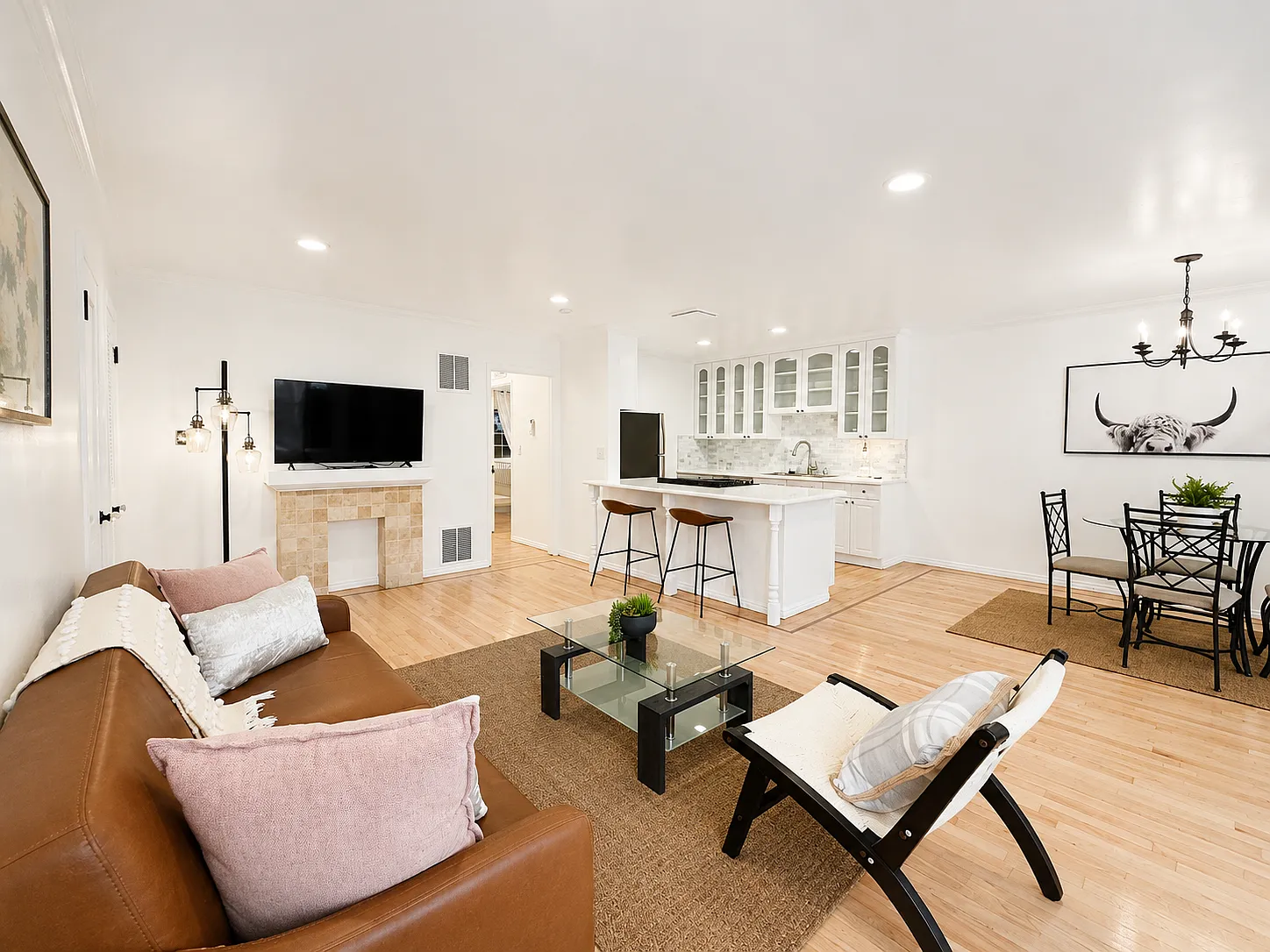 2 bed, 1200 sqft, $5,200 — Photo 3