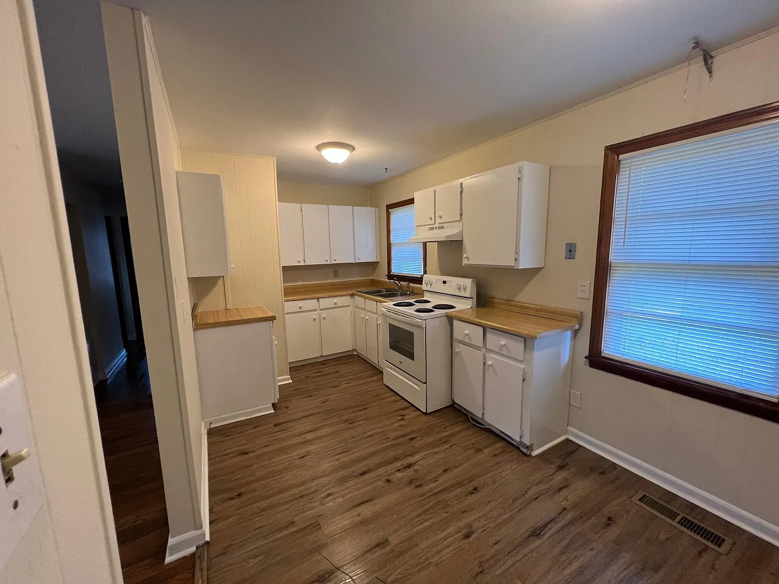 312 Briardale Ave photo 1