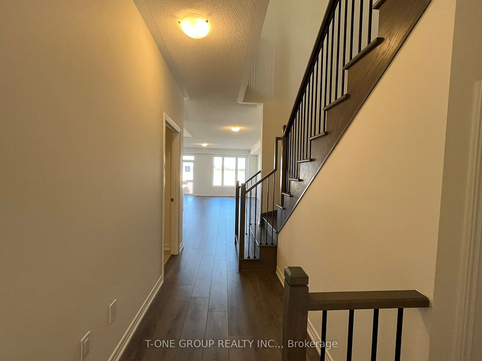 4 bed, $2,800 — Photo 2