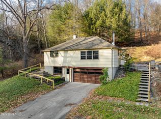 84 Petersburg Rd, Williamstown, MA 01267