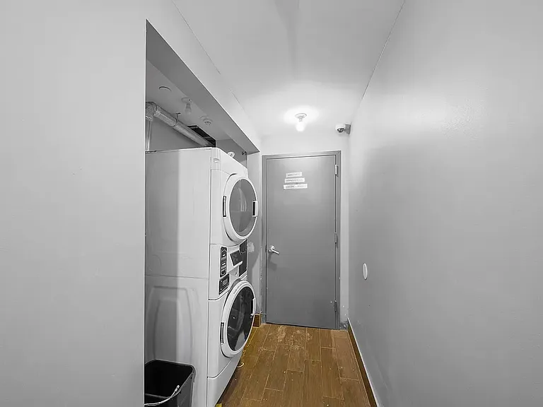 484 Harman St #2L — Photo 16