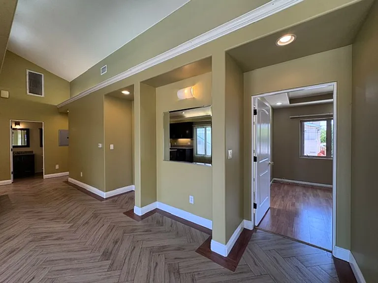 1120 Stanley Ave — Photo 7