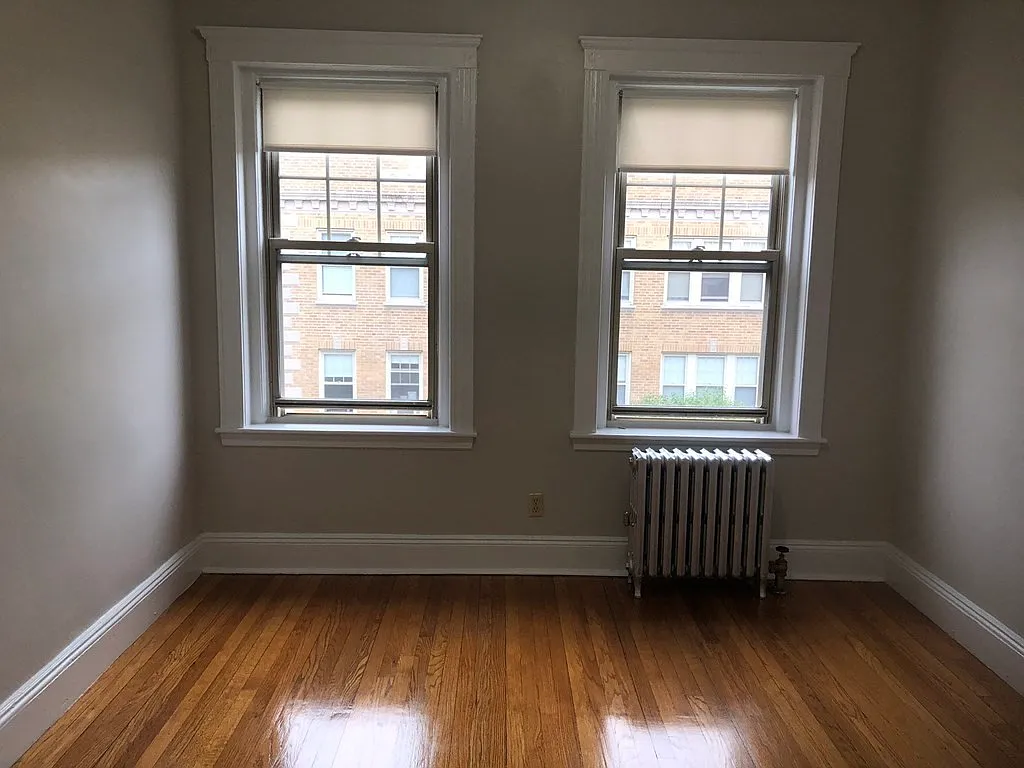 3 bed, 1.0 bath, 800 sqft, $2,800 — Photo 3