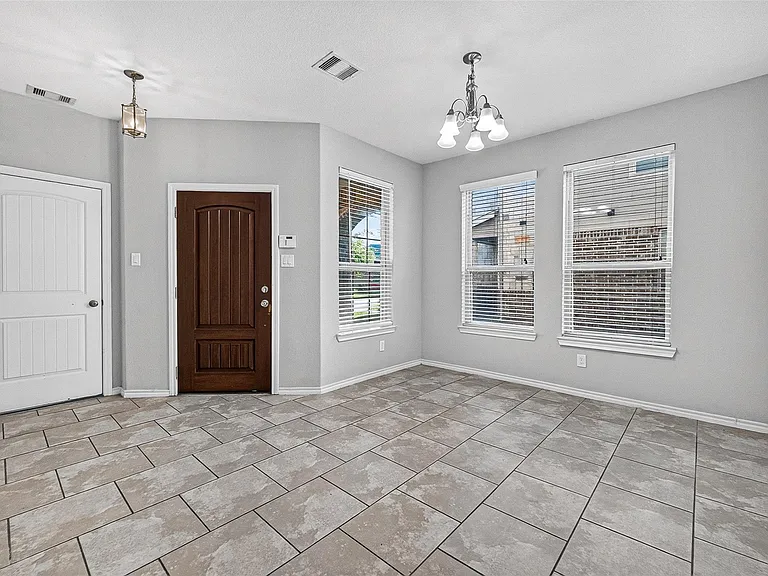 1326 Seagler Pond Ln — Photo 5