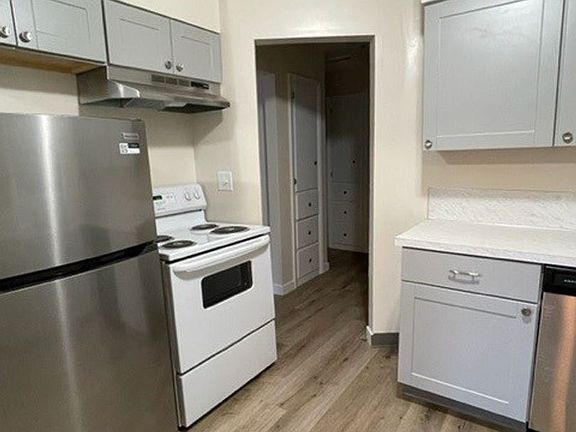 3rd image of 325 Bush St S #10272848