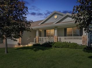1902 Country Cove Ln, Altoona, IA 50009