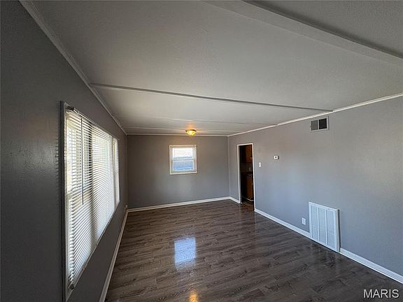 5th image of 6042 Hancock Ave