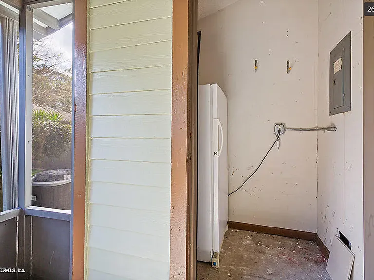 11211 Windtree Dr E — Photo 24