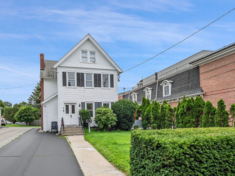 1st image of 39 Church St #1