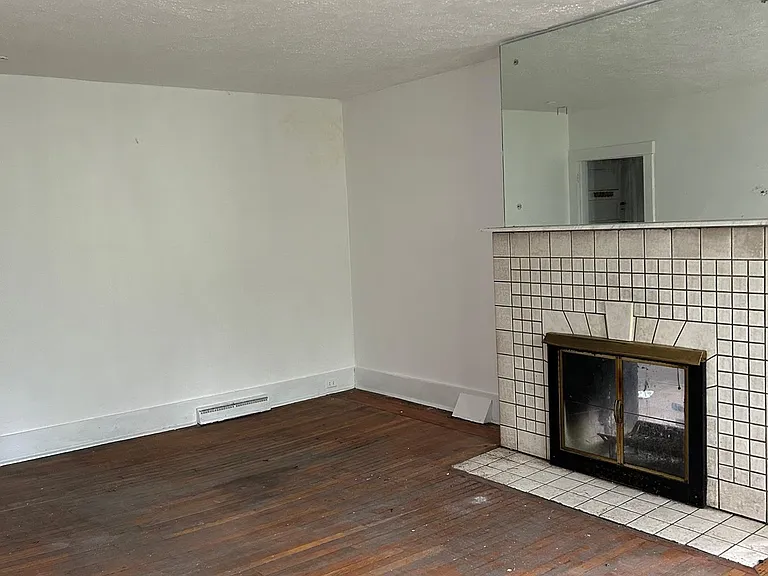 5260 Forbes Ave — Photo 2