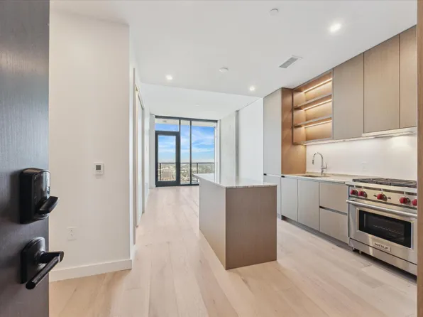 610 Davis St #5006, Austin, TX 78701