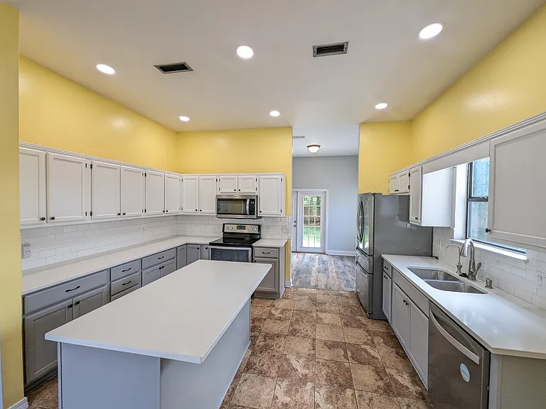2236 Prytania Cir — Photo 6