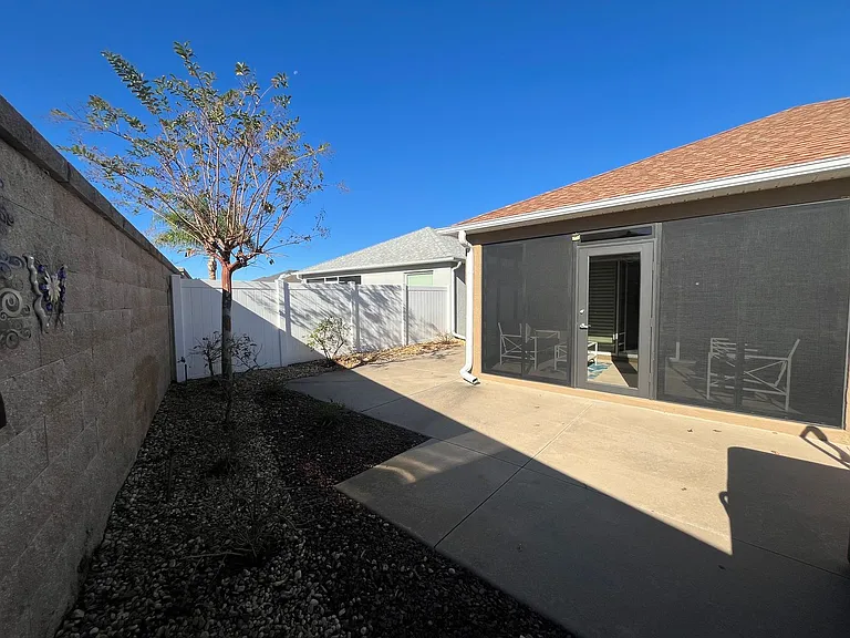 724 Yager Ln — Photo 13