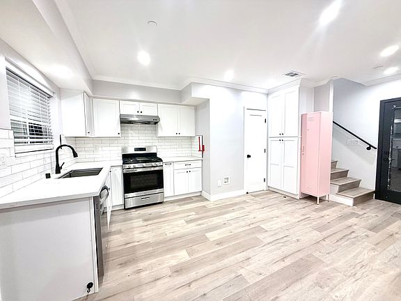5th image of 6914 1/2 N Willard Ave