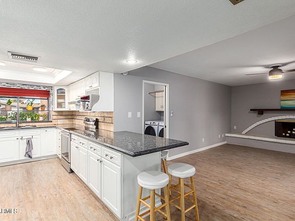 5th image of 2458 W PORTOBELLO Avenue