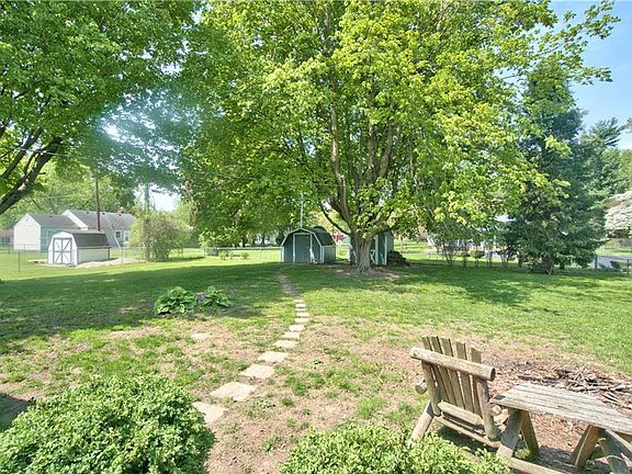 2nd image of 407 Edgewood Dr
