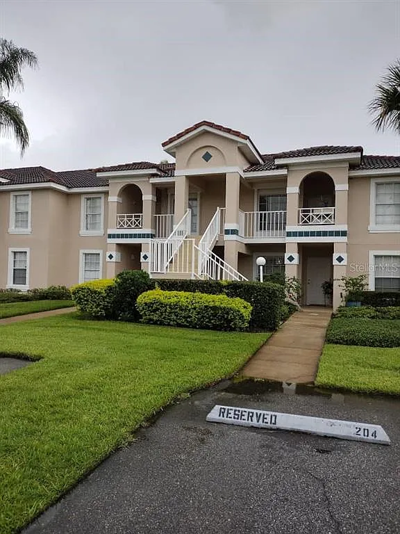 2 bed, 2.0 bath, 1013 sqft, $1,700 — Photo 2